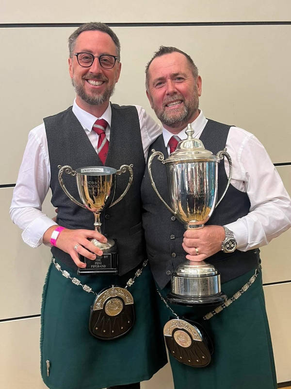 Robbie Barrett,winner of the B Grade Drumming at the All ireland Championship.....with the boss ;-)