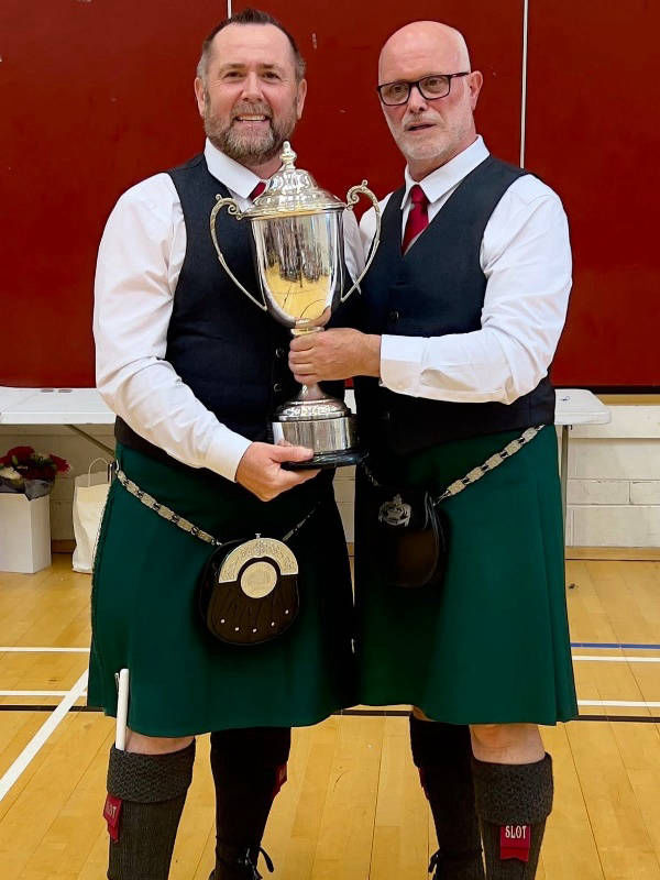 IPBA president,Terry Tully, presenting D.Sgt.Stephen Creighton with the All Irelland Senior Solo Championship trophy